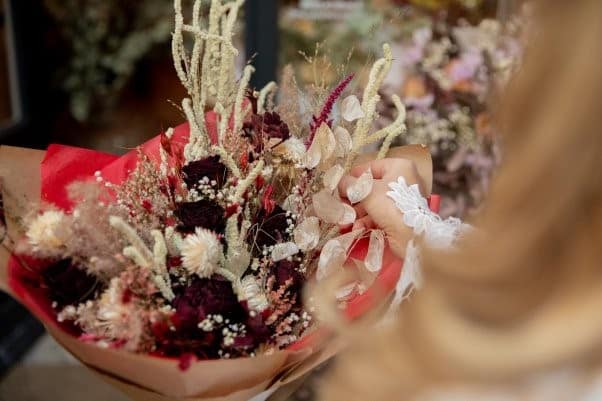 Florist Shares 5 Ways To Create Stunning Preserved Flowers At Home on The Table Read